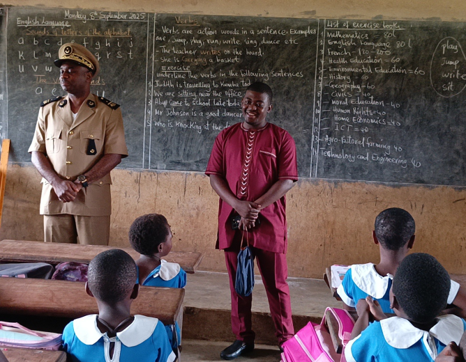 Tournée d&rsquo;effectivité de la rentrée scolaire 2025-2026 du Maire dans la commune de Njombe-penja ce Lundi 8 septembre